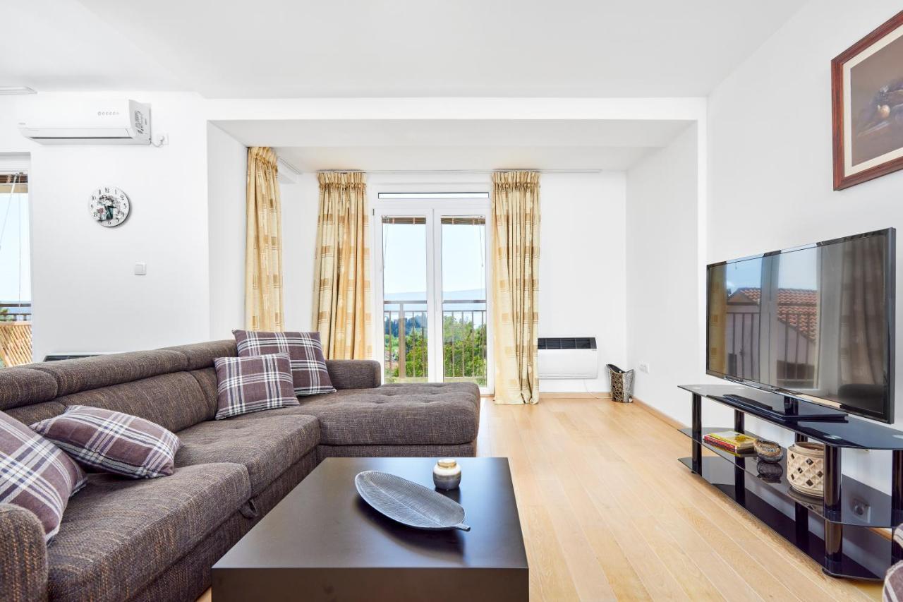 Dimitris Apartment Tivat